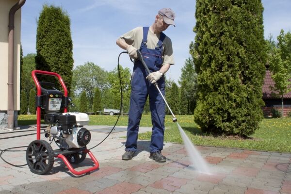 Quick change over nozzle with 6 patterns include Soap and rinse, solid 0 °, flat 15 °, flat 25 ° and flat 40 °, 1/4in quick connector fits most famous of pressure washer which have standard 1/4in extension lance. CONSIDERABLE TIME SAVER for doing cleaning work with this amazing product, all you need are just on the nozzle