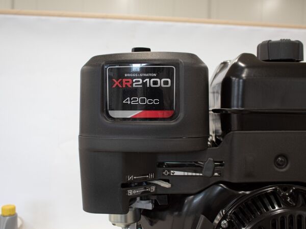 Briggs & Stratton XR2100 Petrol Engine 14HP Electric Start - Image 12