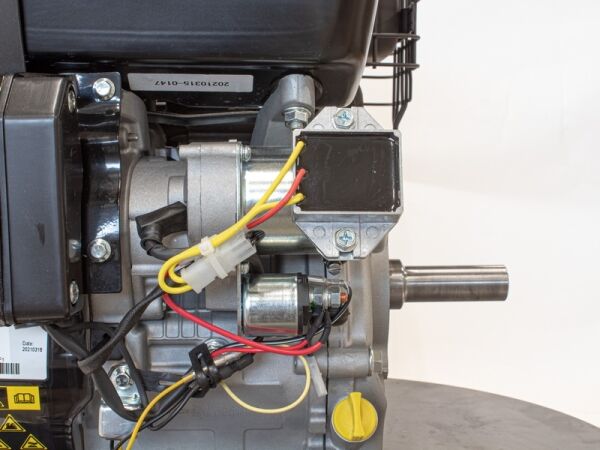 Briggs & Stratton XR2100 Petrol Engine 14HP Electric Start - Image 10